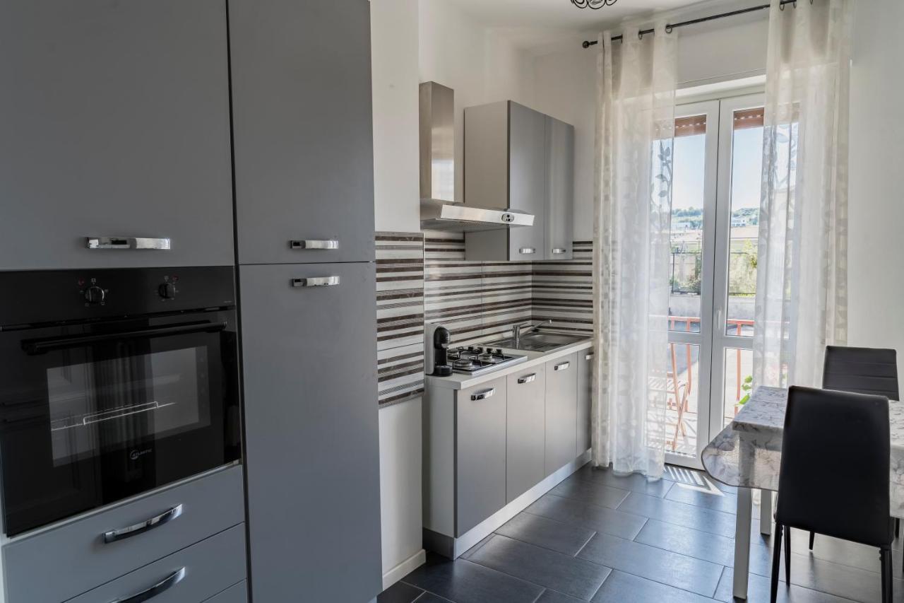 Red & Blu Apartments 데센자노델가르다 외부 사진