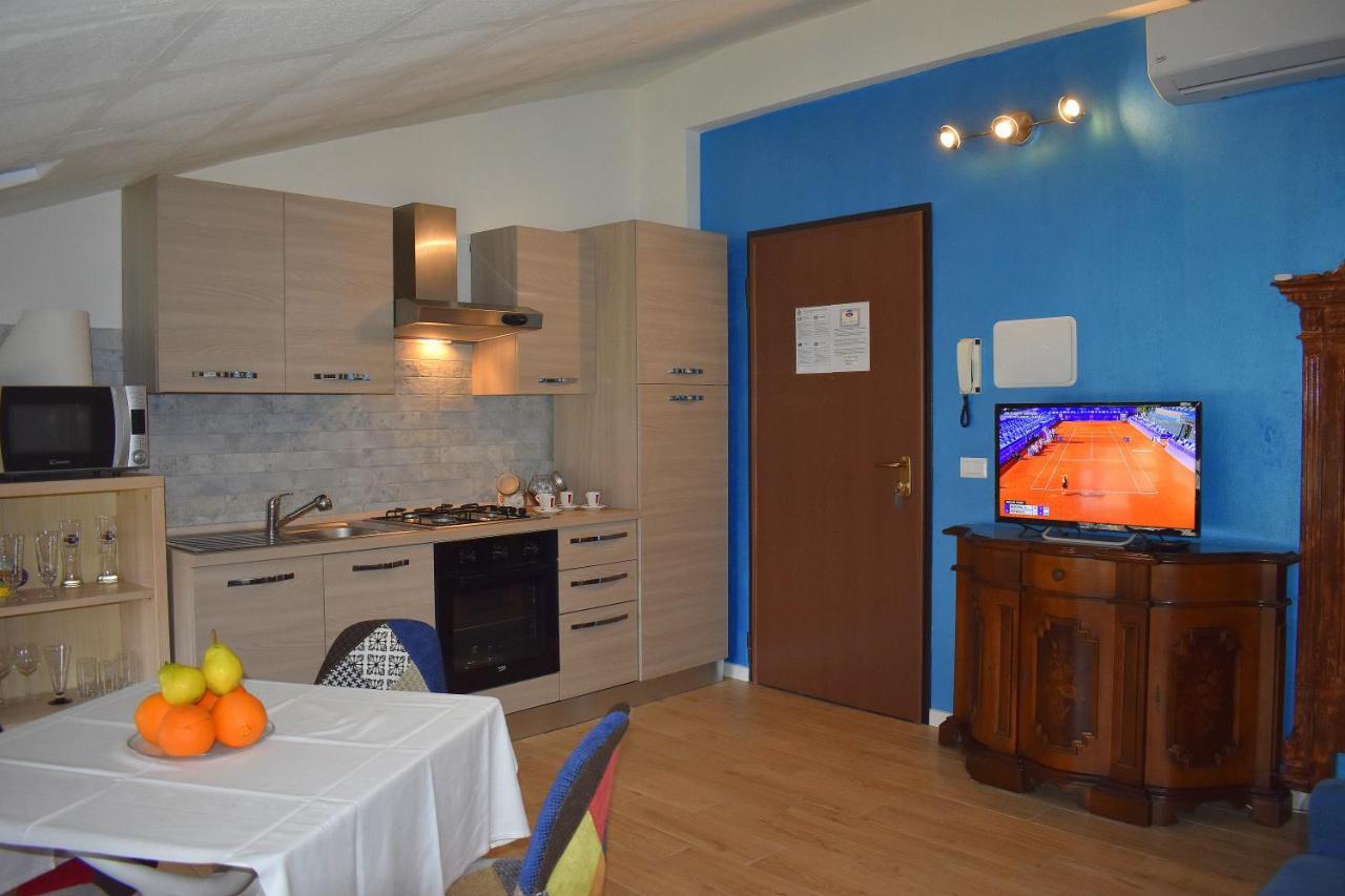 Red & Blu Apartments 데센자노델가르다 외부 사진